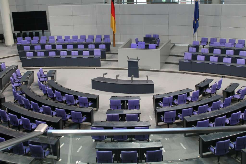 Der Plenarsaal vom Bundestag